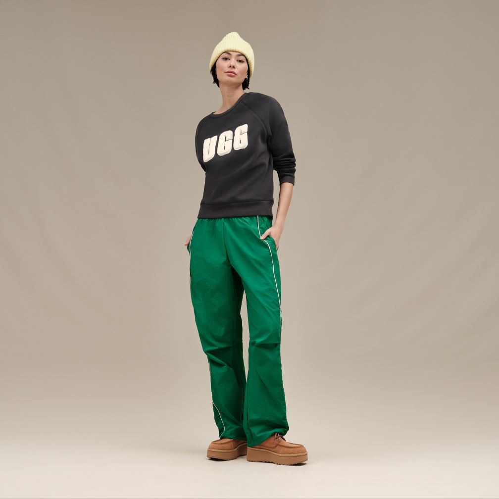 楽天市場】【UGG】アグ MADELINE FUZZY LOGO CREWNECK